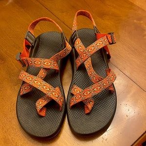 Womens Chaco strappy adjustable sandal. Size 11. EUC